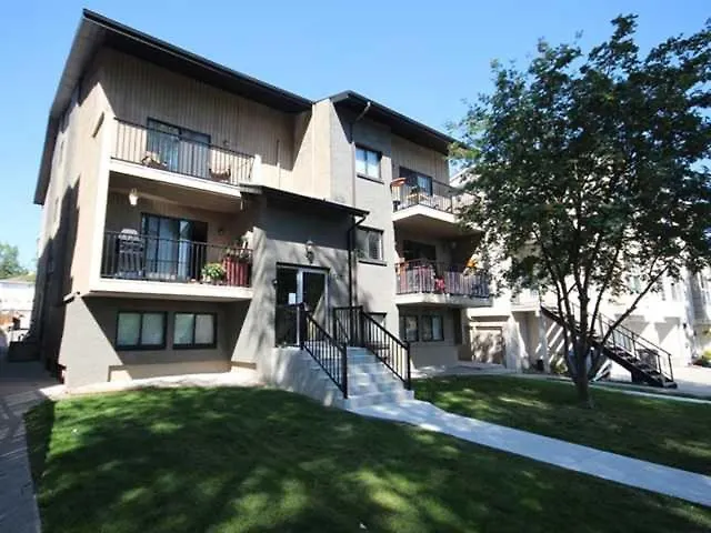 Cozy 2-Bedroom Condo Near Downtown, With Laundry, Parking, Balcony Calgary