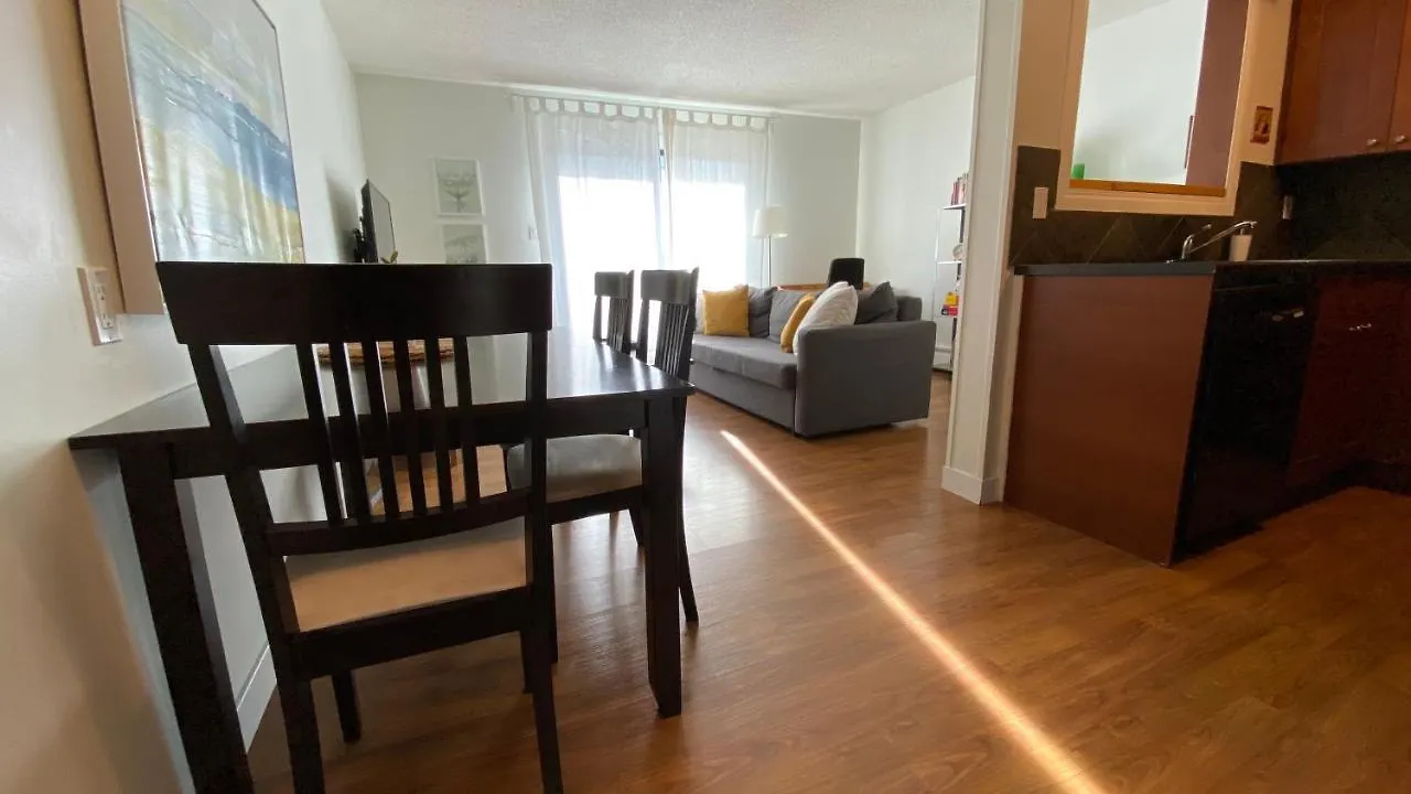 Cozy 2-Bedroom Condo Near Downtown, With Laundry, Parking, Balcony Calgary 0*,  Canada